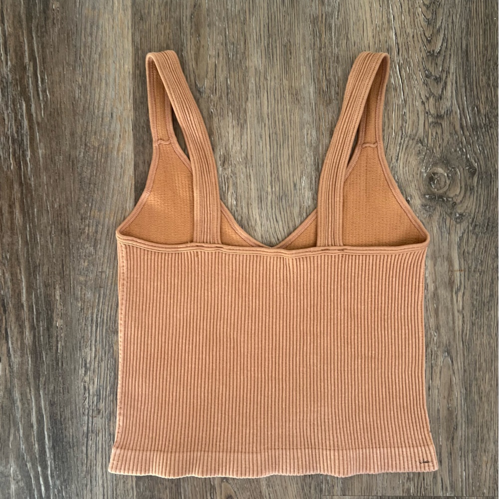 Bella Seamless ribbed tan cropped top - Picture 2 of 6